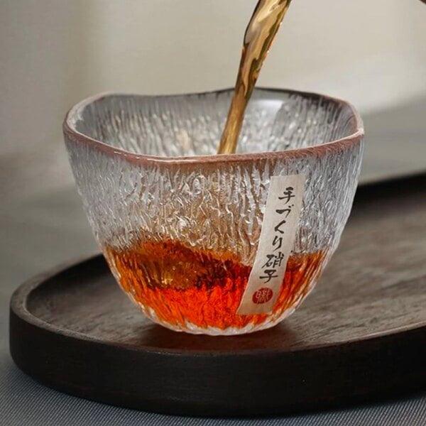 verre à whisky japonais tsuyoi avec whisky