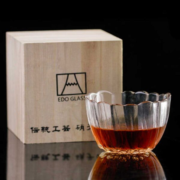 verre à whisky japonais en forme de fleur à motifs avec boite