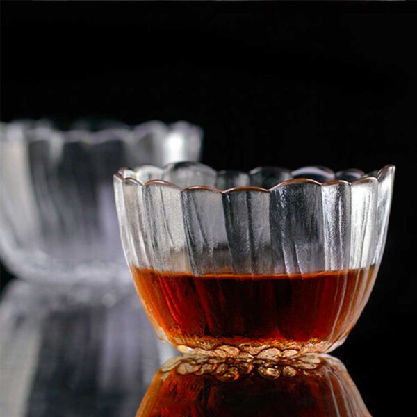 verre à whisky japonais en forme de fleur à motifs de face