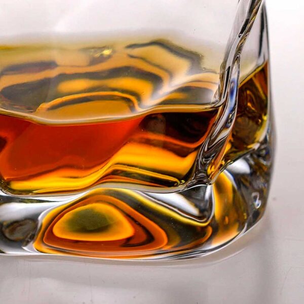 coin du verre à whisky japonais carré déformé