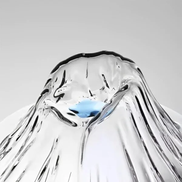 sommet du mont fuji à l'intérieur du verre à whisky japonais