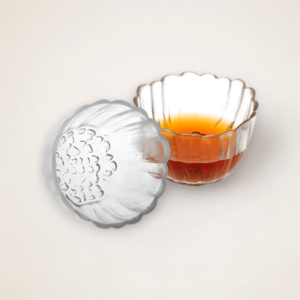 verre à whisky japonais en forme de fleur à motifs