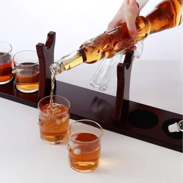 carafe whisky fusil ak 47 design et pratique