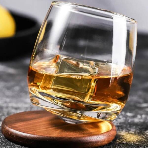 verre a whisky à bascule avec un joli design