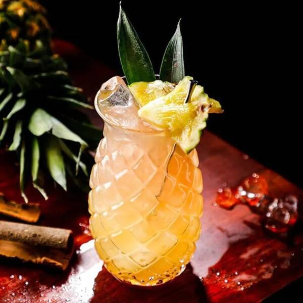 verre a cocktail ananas avec un joli design