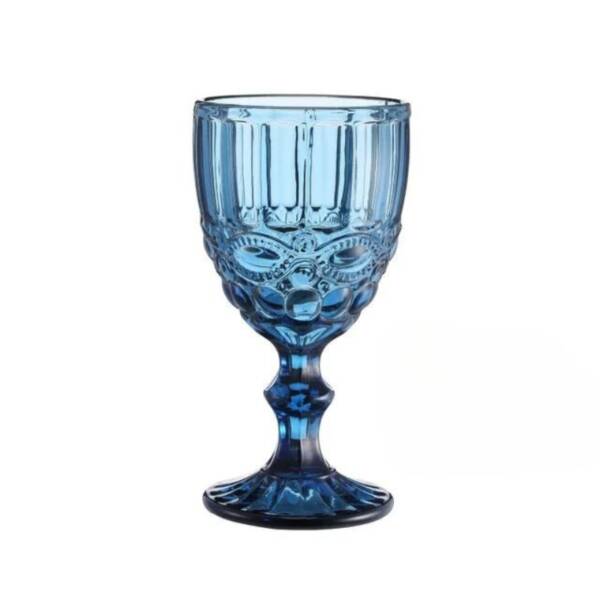 Verre a cocktail bleu avec un joli design