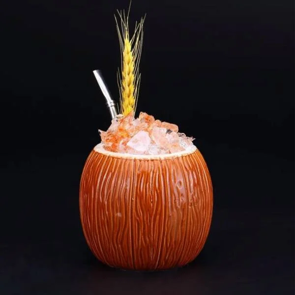 Verre a cocktail noix de coco excellent pour servir des boissons